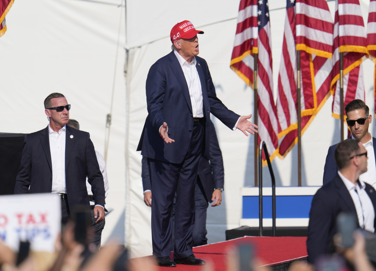 Attentato a Trump, Biden: “Le differenze non si risolvono con le pallottole”
