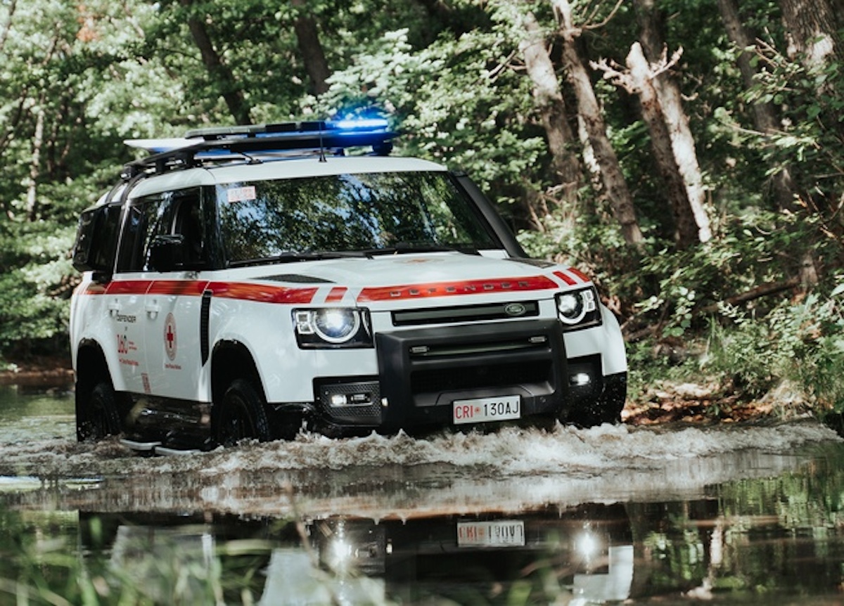Land Rover e Croce Rossa Italiana, 70 anni insieme al servizio della comunità Land Rover e Croce Rossa Italiana, 70 anni insieme al servizio della comunità