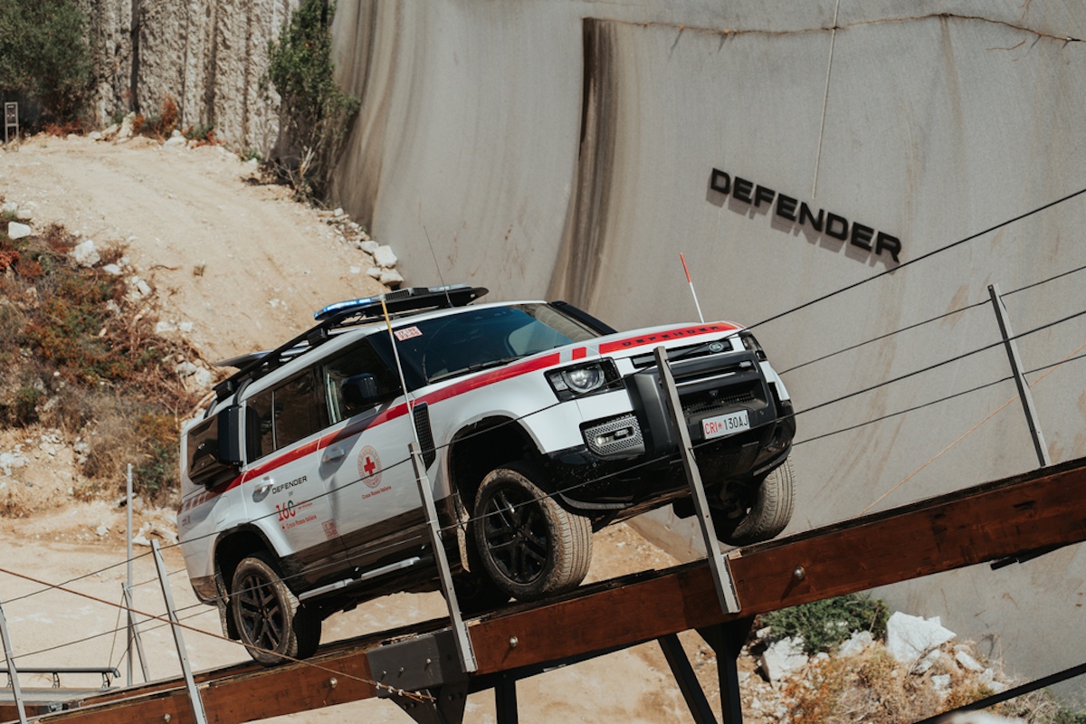 Land Rover e Croce Rossa Italiana, 70 anni insieme al servizio della comunità Land Rover e Croce Rossa Italiana, 70 anni insieme al servizio della comunità