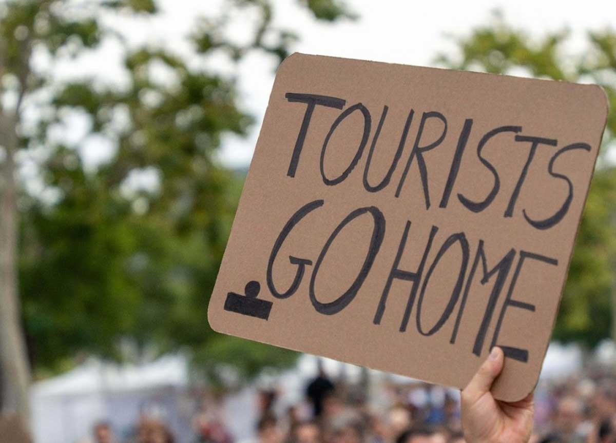 Iperturismo: residenti in rivolta a Barcellona, suona l’allarme anche per Roma Iperturismo: residenti in rivolta a Barcellona, suona l’allarme anche per Roma