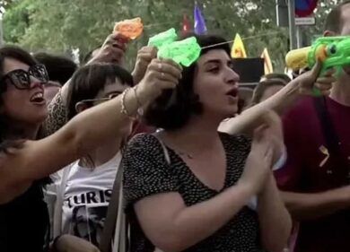 Iperturismo: residenti in rivolta a Barcellona, suona l’allarme anche per Roma