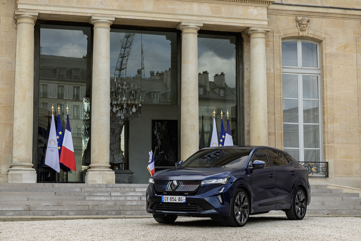 Renault Rafale: l’auto ufficiale della presidenza della Repubblica Francese Renault Rafale: l’auto ufficiale della presidenza della Repubblica Francese