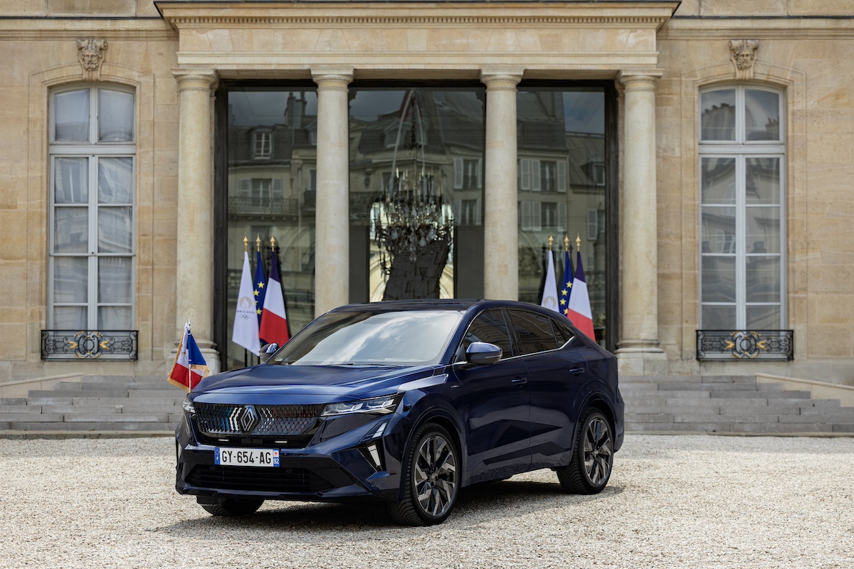 Renault Rafale: l’auto ufficiale della presidenza della Repubblica Francese Renault Rafale: l’auto ufficiale della presidenza della Repubblica Francese