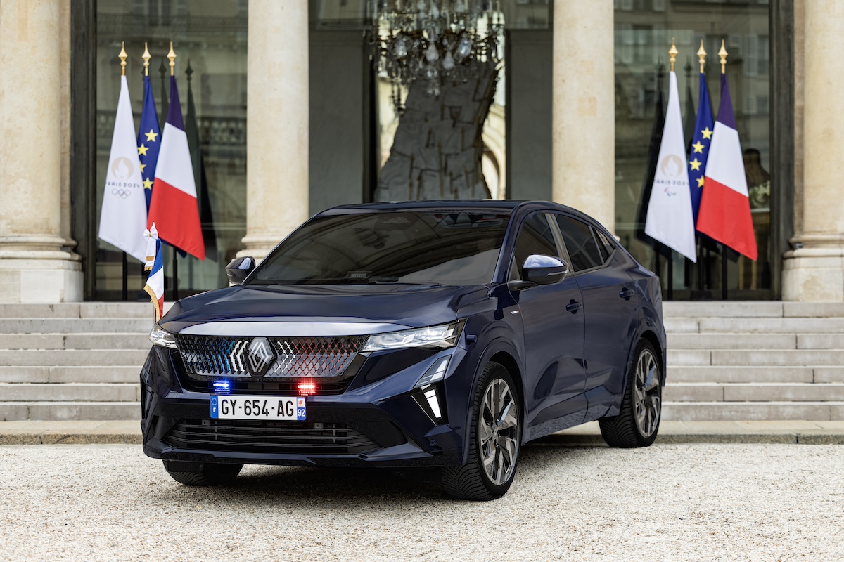 Renault Rafale: l’auto ufficiale della presidenza della Repubblica Francese Renault Rafale: l’auto ufficiale della presidenza della Repubblica Francese