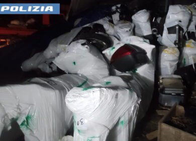 La banda degli scooter tradita dal gps: ecco il magazzino delle moto rubate