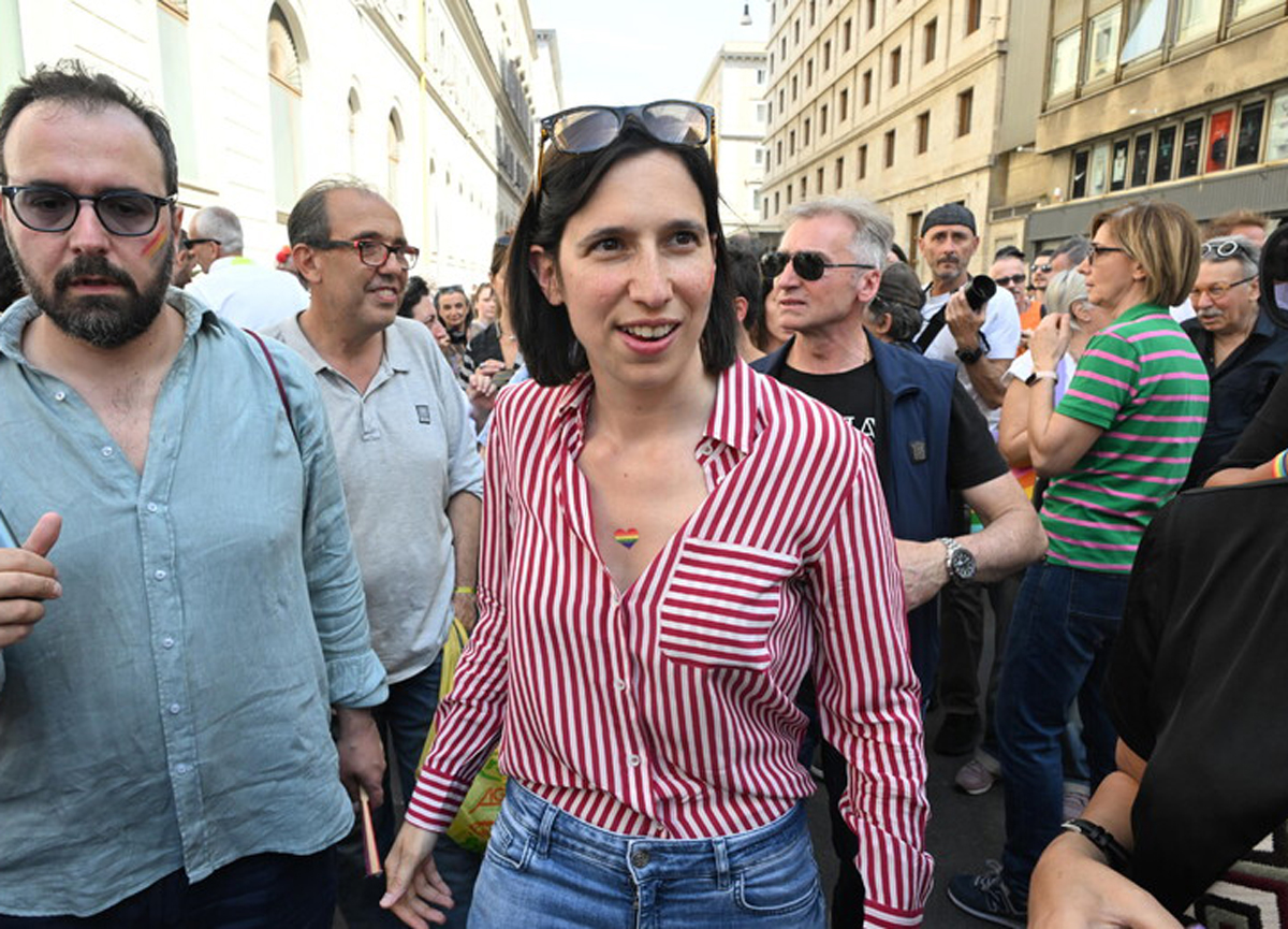Corruzione, la sinistra in piazza contro Toti: “Tiene in ostaggio la Liguria” Corruzione, la sinistra in piazza contro Toti: “Tiene in ostaggio la Liguria”