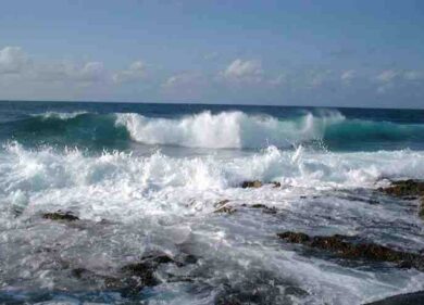 Chieti, una donna muore in riva al mare: l’amica rischia la vita per salvarla