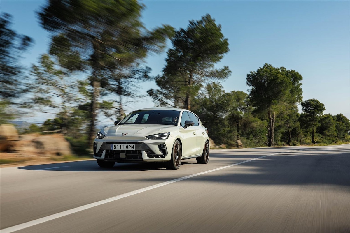 Nuova CUPRA Leon: arriva l’innovativo 1.5 e-HYBRID da 272 CV DSG