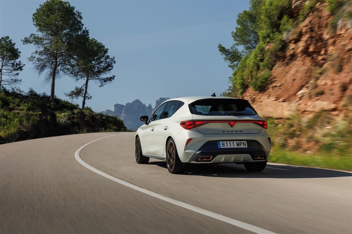 Nuova CUPRA Leon: arriva l’innovativo 1.5 e-HYBRID da 272 CV DSG