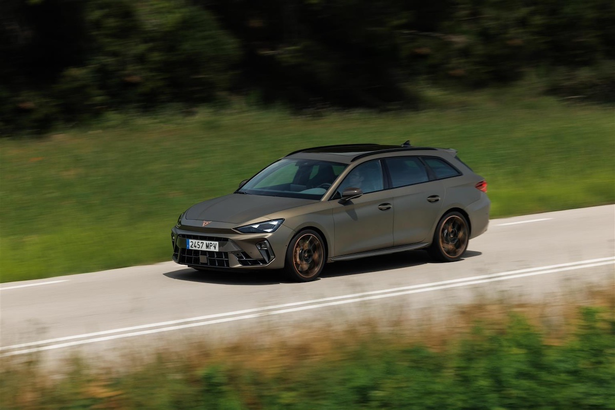 Nuova CUPRA Leon: arriva l’innovativo 1.5 e-HYBRID da 272 CV DSG