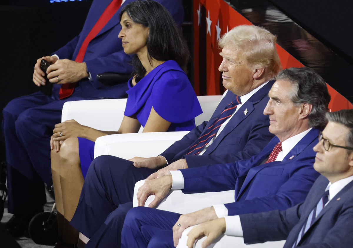 Chi è Usha Chilukuri, la moglie del candidato vicepresidente di Trump J.D. Vance Chi è Usha Chilukuri, la moglie del candidato vicepresidente di Trump J.D. Vance