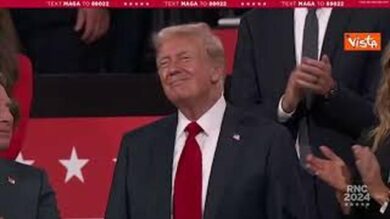 Lo show di Hulk Hogan alla Convention Repubblicana: “Trump è il mio eroe” e si strappa la maglietta