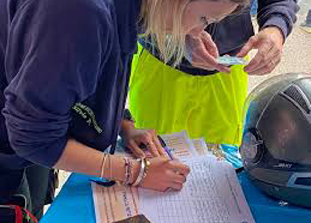Referendum sull’Autonomia, parte da piazza Gimma la raccolta firme della Uil Referendum sull’Autonomia, parte da piazza Gimma la raccolta firme della Uil