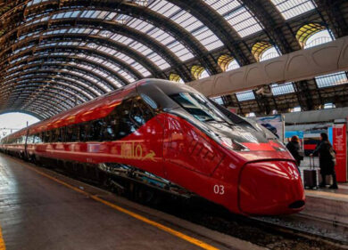 Treni, guasto sull’Alta velocità vicino a Firenze: ritardi su tutta la rete