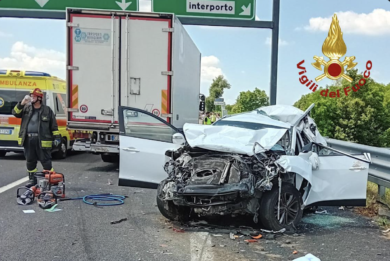 Incidente mortale sull’A4 vicino Padova, un morto e 17 feriti. Code di 10 km
