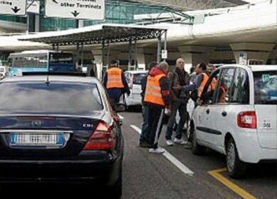 Autista di Ncc colpito a bastonate. Aggredito da un tassista a Malpensa