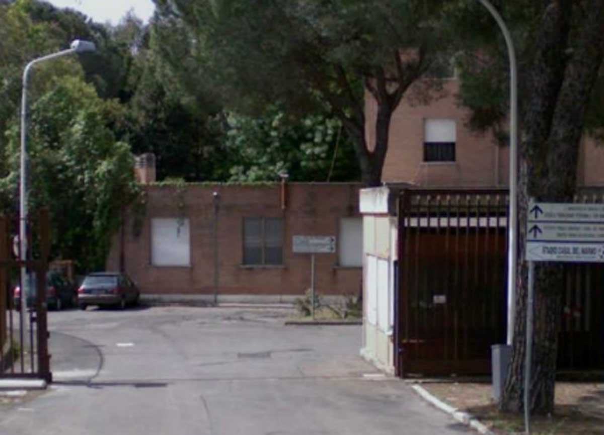 Evasi dal carcere minorile, rintracciati due fuggitivi: è caccia al terzo Evasi dal carcere minorile, rintracciati due fuggitivi: è caccia al terzo