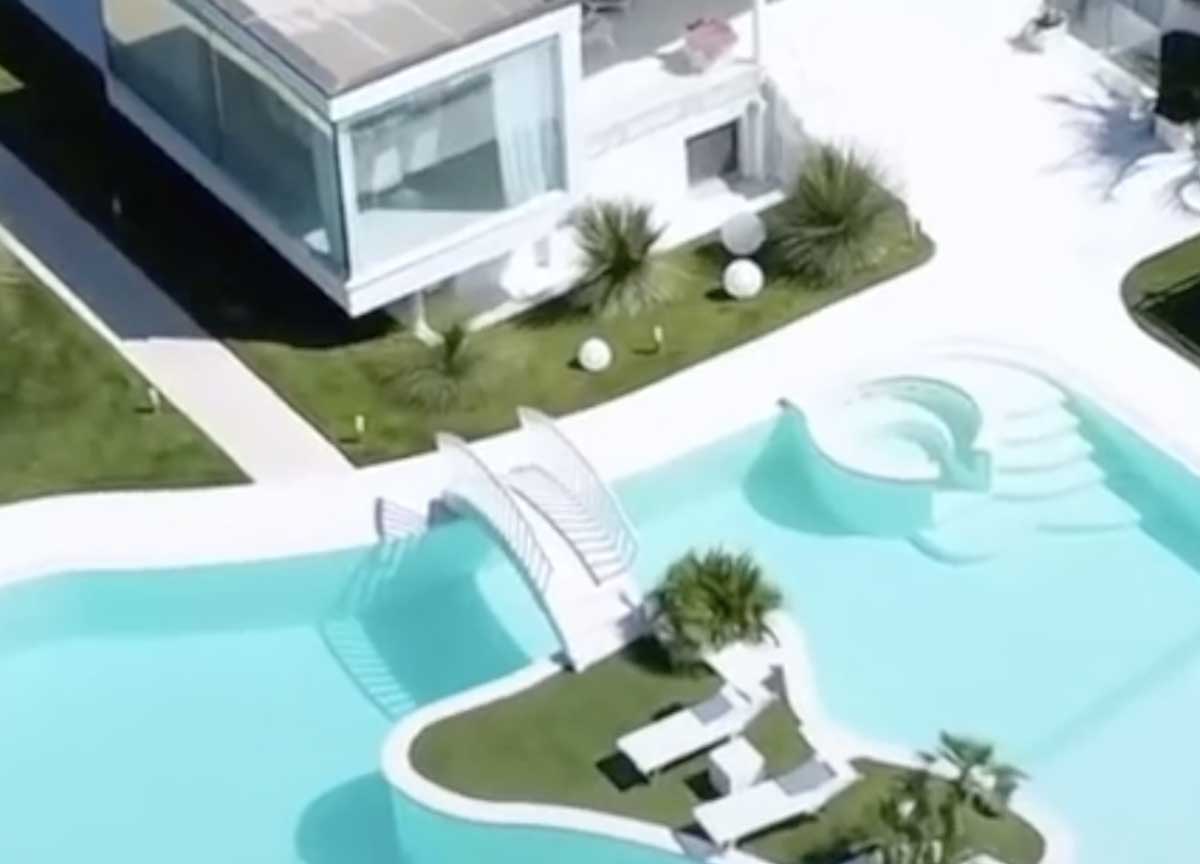 Villa da sogno in vendita a Casalpalocco: è di Rui Patricio, valore 1,6mln ma con le scarpe Villa da sogno in vendita a Casalpalocco: è di Rui Patricio, valore 1,6mln ma con le scarpe