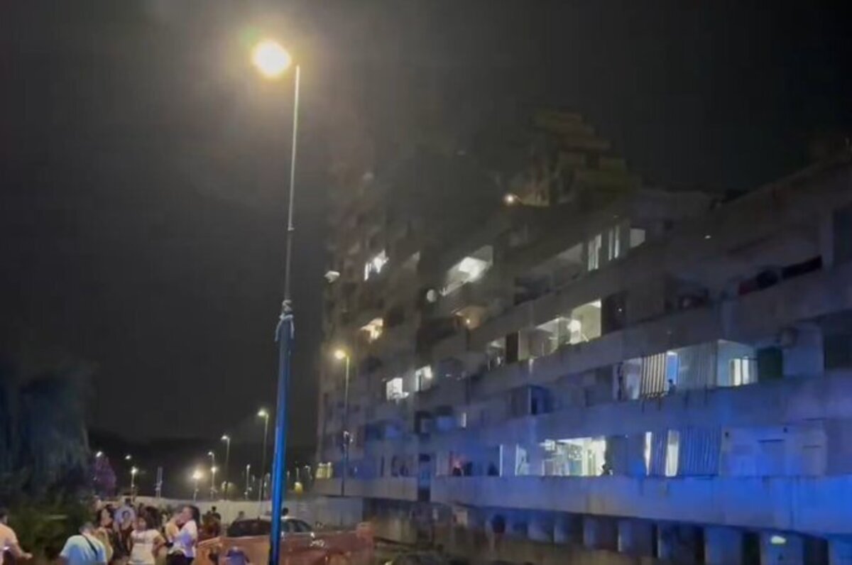 Tragedia a Scampia, crolla un ballatoio della Vela Celeste:  2 morti e 7 bambini tra i tredici feriti- FOTO E VIDEO