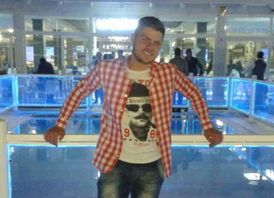 Tragedia a Scampia, crolla un ballatoio della Vela Celeste:  2 morti e 7 bambini tra i tredici feriti- FOTO E VIDEO