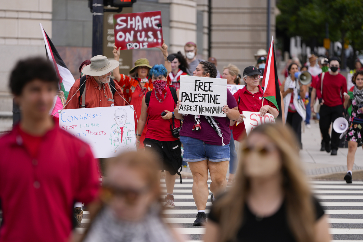 Netanyahu al Congresso Usa: “Rimaniamo uniti, l’Iran è la minaccia”. 200 arresti nelle proteste a Washington