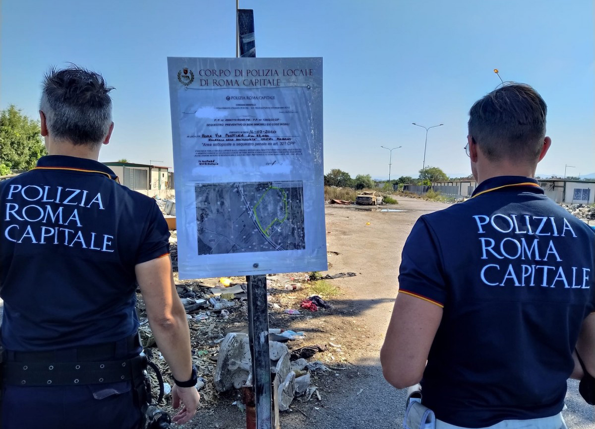 Scomparso in aeroporto, turista spagnolo ritrovato al campo rom: è giallo Scomparso in aeroporto, turista spagnolo ritrovato al campo rom: è giallo
