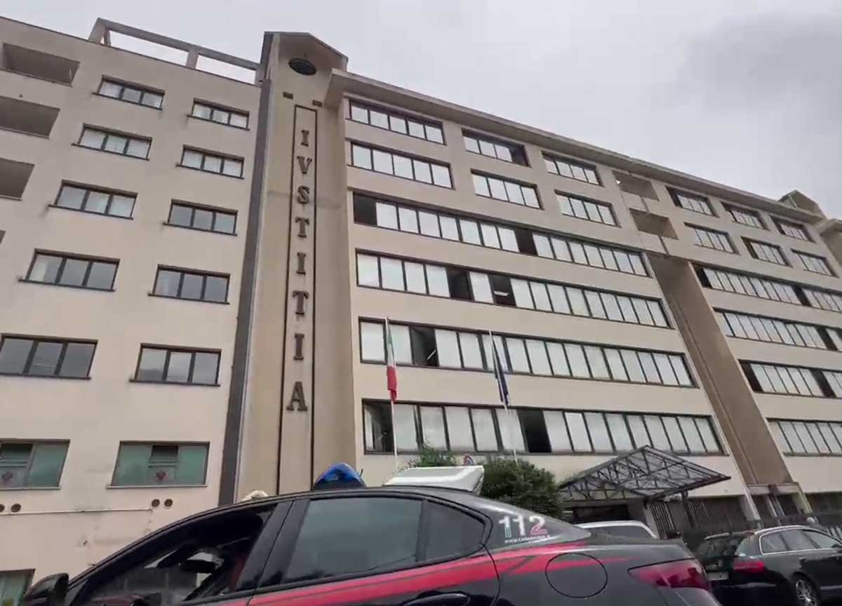 Dolci alla bimba vicina di casa, poi le molestie: arrestato 40enne marocchino Dolci alla bimba vicina di casa, poi le molestie: arrestato 40enne marocchino