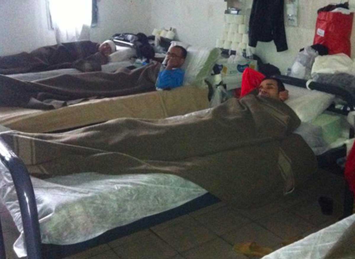 Immigrati, nuova rivolta al Cpr di Ponte Galeria: la protesta sui tetti Immigrati, nuova rivolta al Cpr di Ponte Galeria: la protesta sui tetti