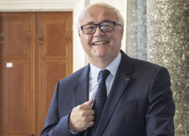 ​​​​​​​St, nel trimestre utili e ricavi in calo. Tagliate le stime per il 2024. Titolo ko in Borsa