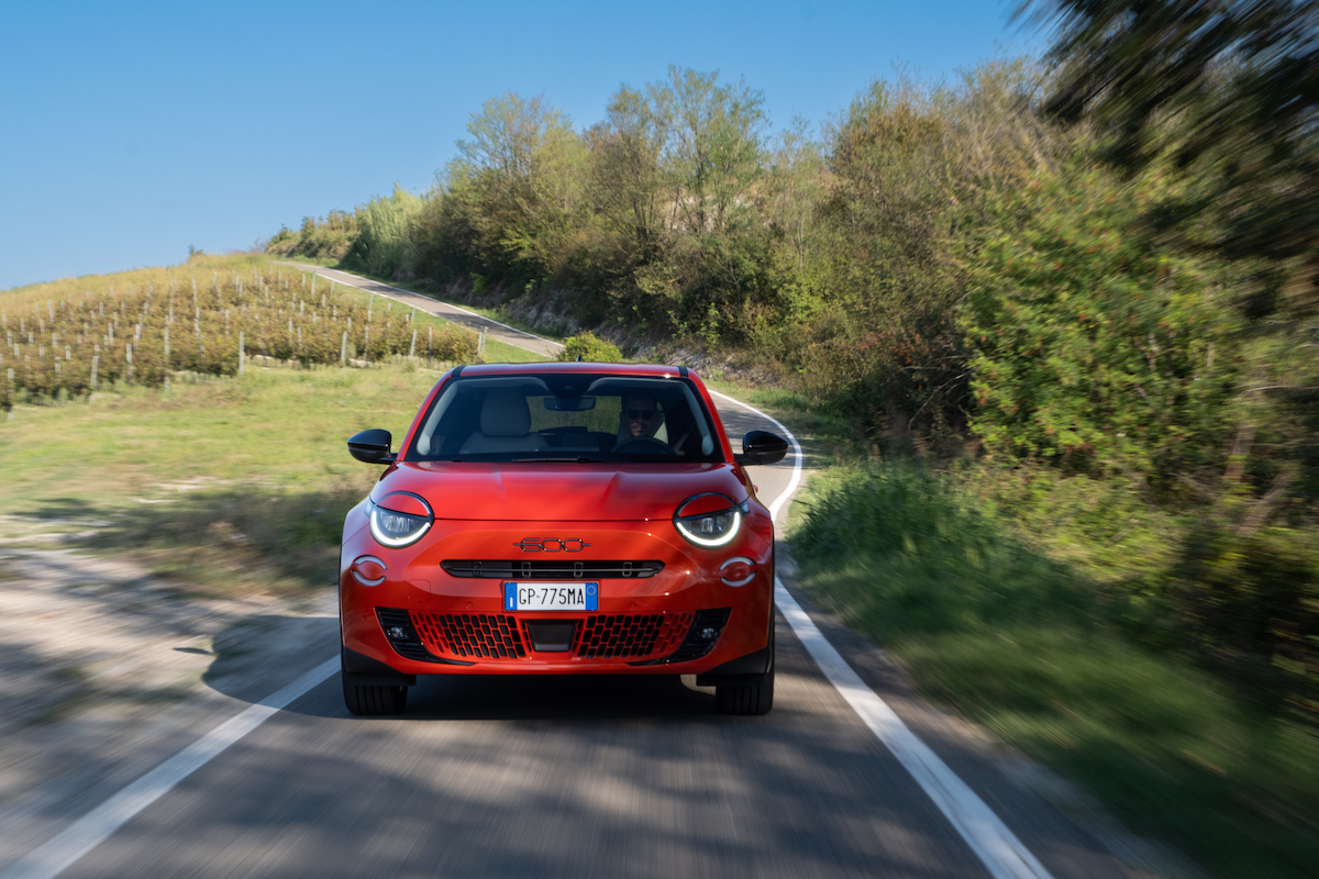 Italiani in viaggio: le scelte del 2024 tra mete, alloggi e pagamenti Italiani in viaggio: le scelte del 2024 tra mete, alloggi e pagamenti