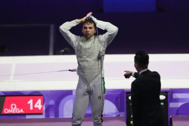 Filippo Macchi argento nel fioretto a Parigi 2024, ma è bufera sull’ultima stoccata. Malagò non ci sta: “Siamo stanchi”