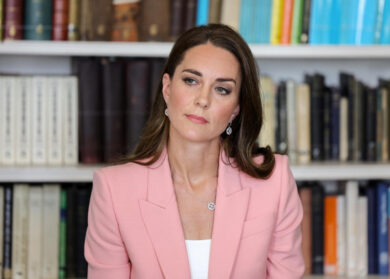 Kate Middleton, arriva il libro bomba: dal tumore della regina alle liti furibonde