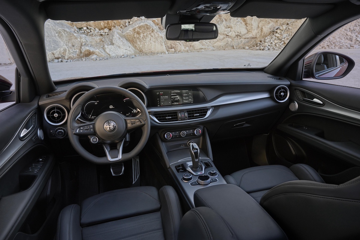 Alfa Romeo Stelvio Veloce: un’icona di design e innovazione senza tempo Alfa Romeo Stelvio Veloce: un’icona di design e innovazione senza tempo