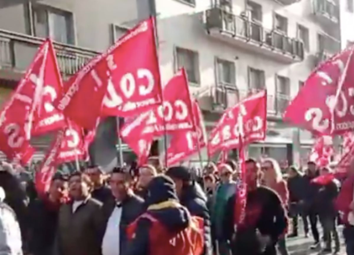 Milano: Cobas ‘assolti’ per blocchi merci, legittimi i danni alla produzione Milano: Cobas ‘assolti’ per blocchi merci, legittimi i danni alla produzione