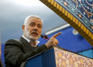 Ucciso Ismail Haniyeh, uno dei leader moderati di Hamas: raid di Israele nella notte, ira di Turchia e Russia