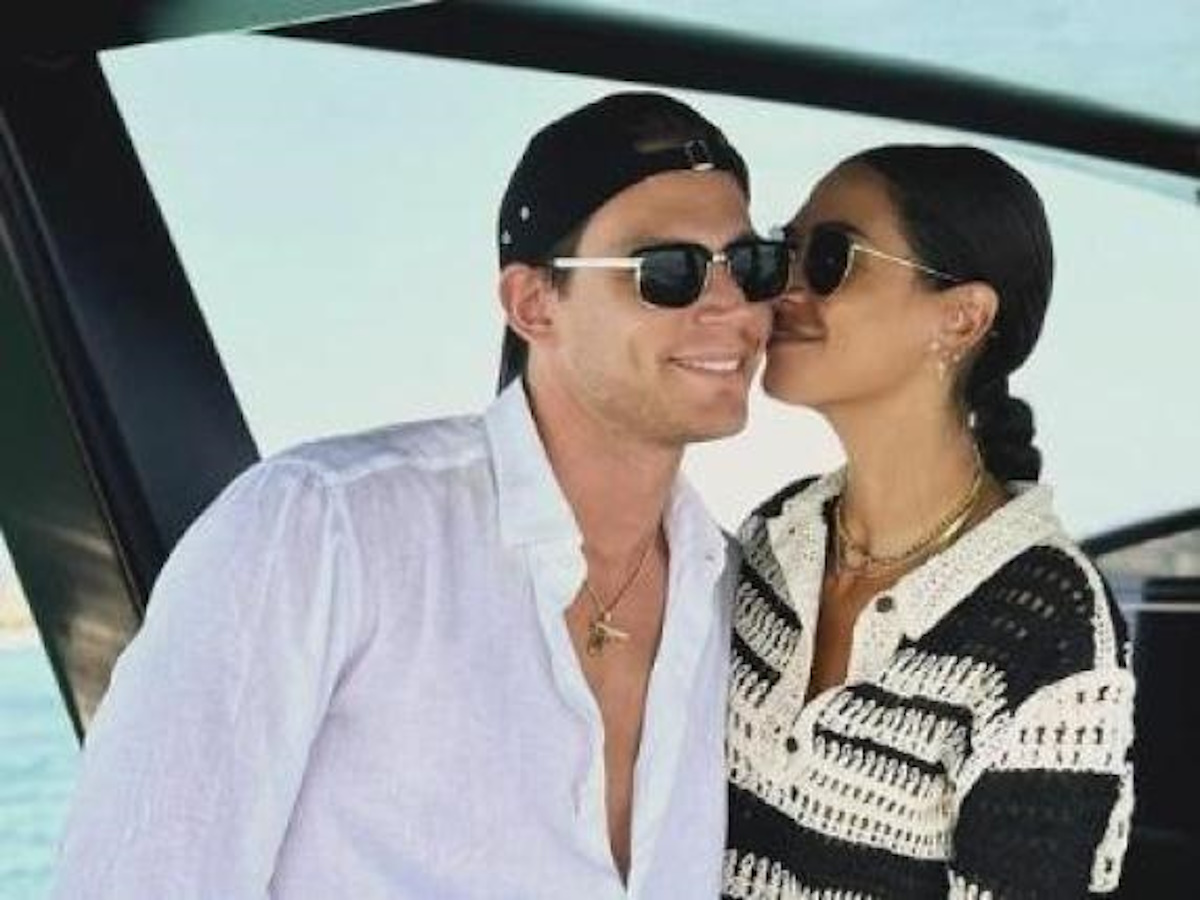 Melissa Satta, la foto con il compagno Carlo Beretta e il figlio Maddox scatena la polemica sui social