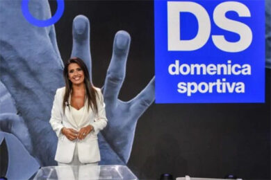 Chi è Simona Rolandi, che illumina le Notti Olimpiche Rai a Parigi 2024 (da medaglia d’oro negli ascolti tv)