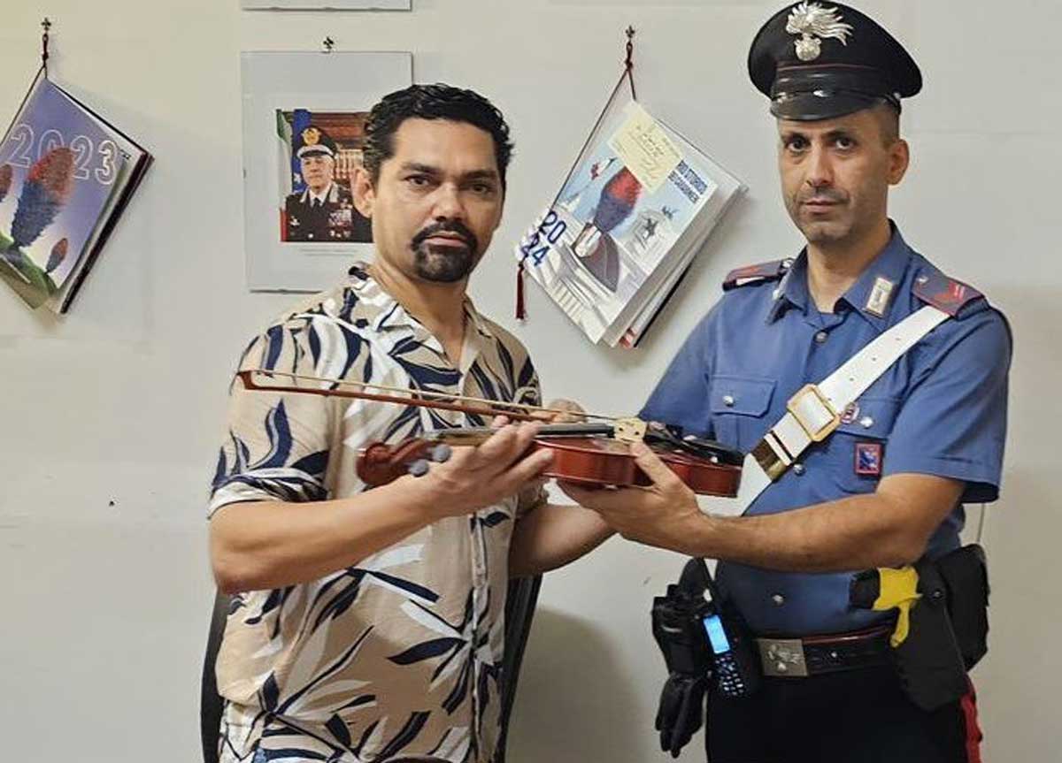 Roma, ruba il violino ad un artista di strada e chiede il riscatto: arrestatao per tentata estorsione Roma, ruba il violino ad un artista di strada e chiede il riscatto: arrestatao per tentata estorsione