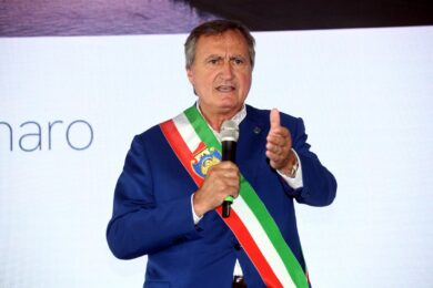 “Fuori Brugnaro dalla laguna”: proteste contro il sindaco di Venezia
