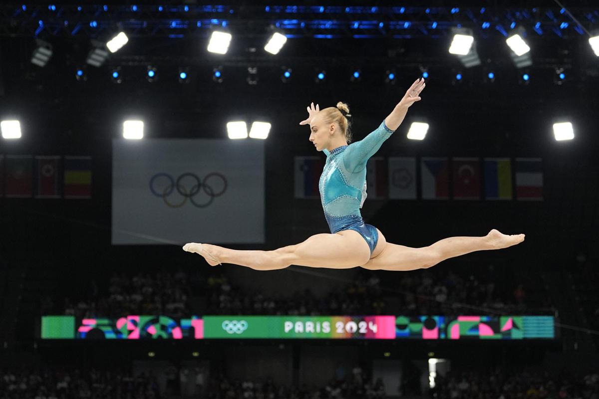 Chi è Alice D’Amato medaglia d’oro a Parigi 2024, il tatuaggio del destino e la sorella gemella Asia (assente per infortunio alle Olimpiadi)