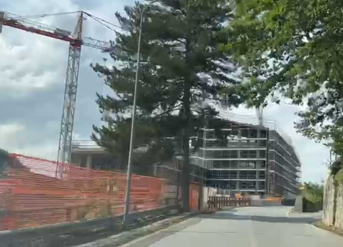 Amatrice 8 anni dopo il 24 agosto, Sergio Pirozzi: “Qui non c’è più niente, l’Italia è fragile, anche il dolore passa di moda”