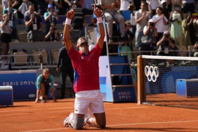 Parigi 2024, Novak Djokovic e il trionfo del re. L’immagine migliore di queste Olimpiadi, tra le peggiori della storia