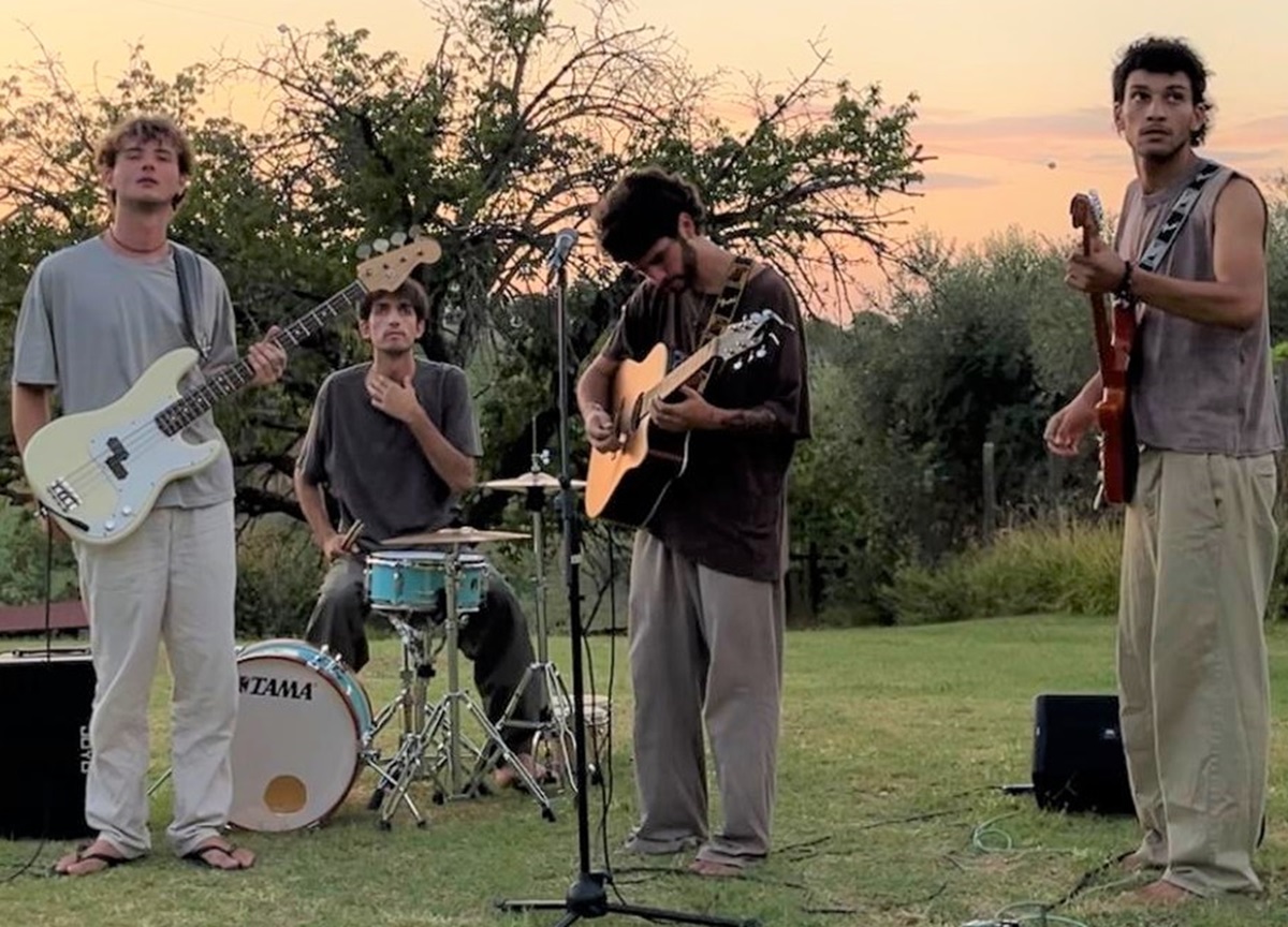 Sidewalk, la band bresciana avvia un crowdfunding per sostenere i civili di Gaza Sidewalk, la band bresciana avvia un crowdfunding per sostenere i civili di Gaza