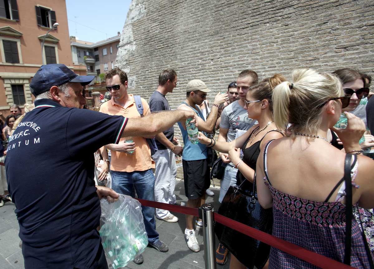 Caldo da pazzi: a Roma +10% di turisti nei Pronto Soccorso. E il Giubileo ora fa paura