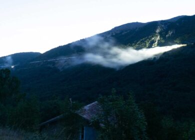 Autostrada Roma-L’Aquila, all’alba saltano in aria 6 campate di 2 viadotti: boato controllato con microcariche