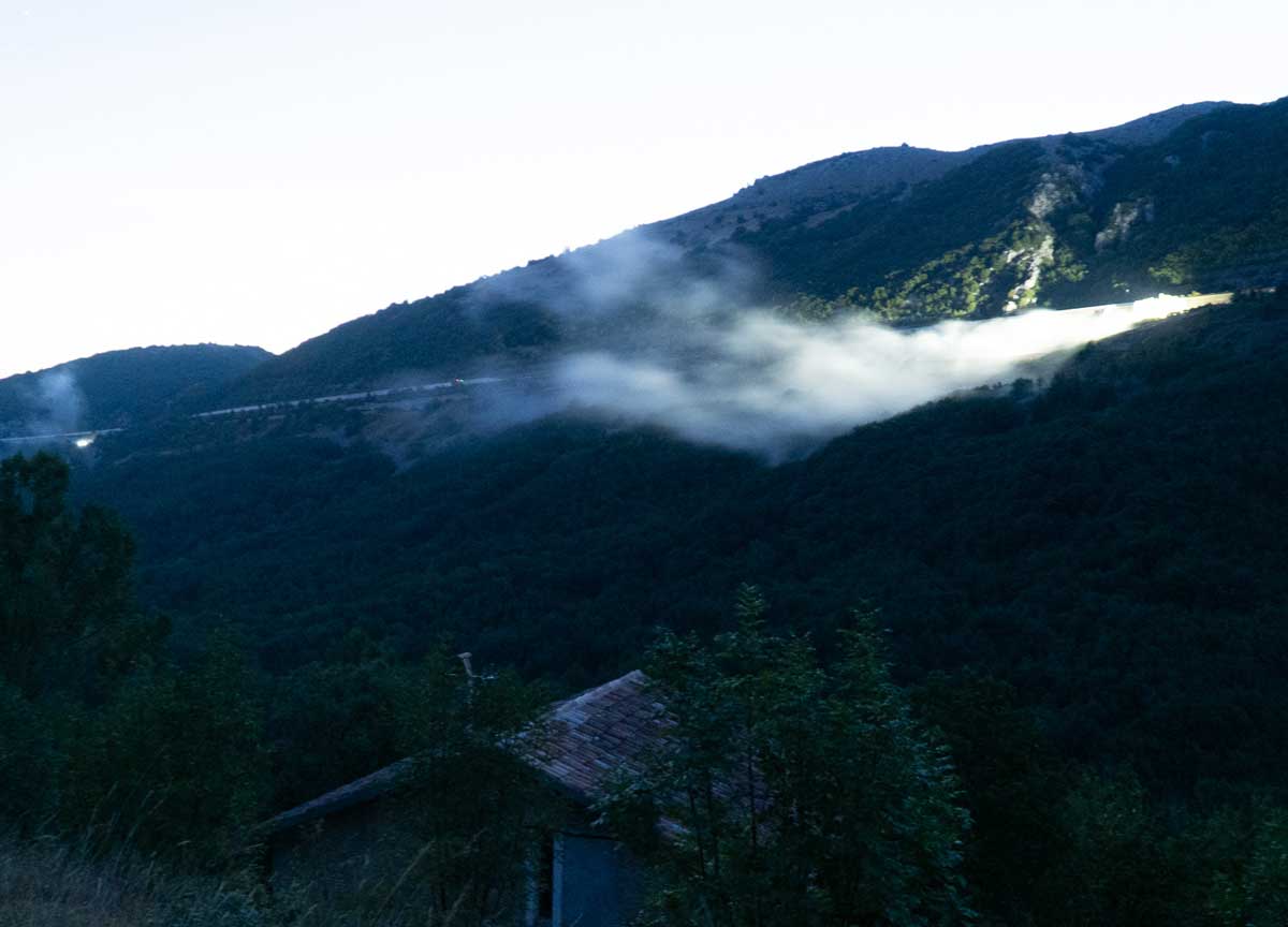 Autostrada Roma-L’Aquila, all’alba saltano in aria 6 campate di 2 viadotti: boato controllato con microcariche Autostrada Roma-L’Aquila, all’alba saltano in aria 6 campate di 2 viadotti: boato controllato con microcariche