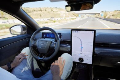 Ford BlueCruise approvato in 15 paesi europei: guida a mani libere su 133.000 km di autostrade