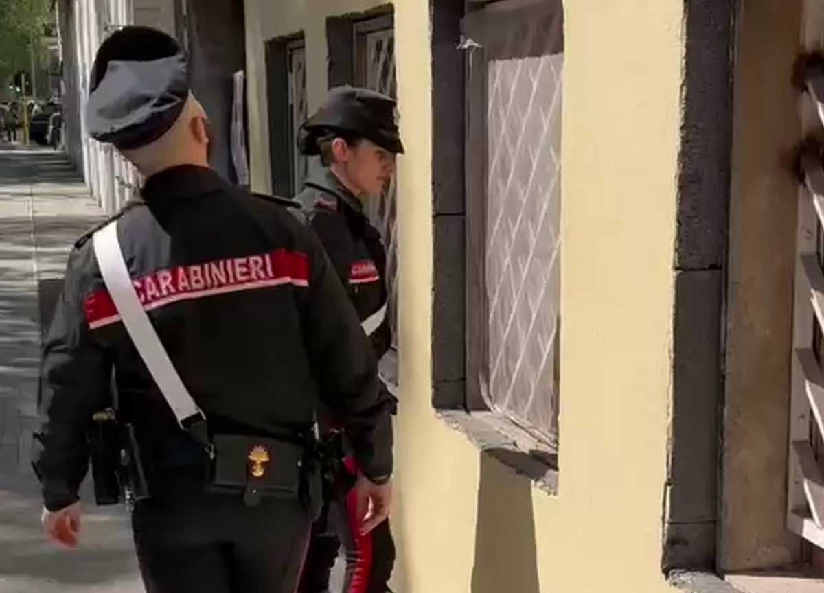 “Ho ammazzato mia moglie”, cadavere in auto, avvisa il tabaccaio. Tragedia senile a Fonte Nuova, alle porte di Roma “Ho ammazzato mia moglie”, cadavere in auto, avvisa il tabaccaio. Tragedia senile a Fonte Nuova, alle porte di Roma