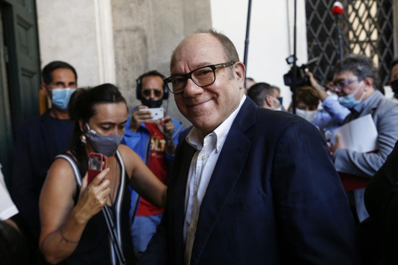 Roma, la guerra dei vespasiani diventa un film: Carlo Verdone contro Gualtieri: poi Roma è un sacco bello Roma, la guerra dei vespasiani diventa un film: Carlo Verdone contro Gualtieri: poi Roma è un sacco bello