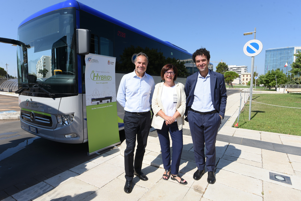 Regione Puglia e FSE: presentati 7 autobus ibridi extraurbani